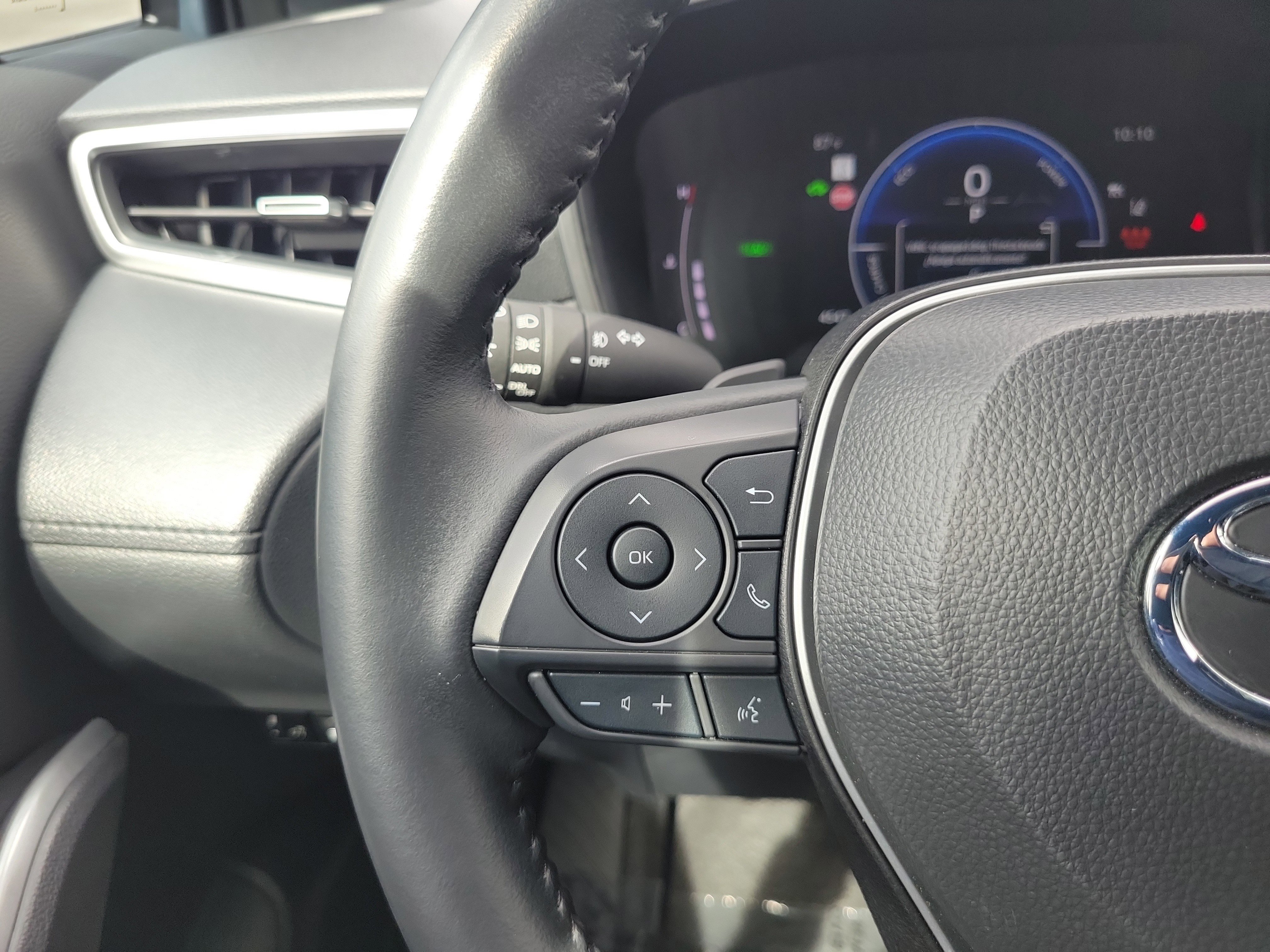 Used 2024 Toyota Corolla Cross AWD Hybrid w/ Convenience Package image 21