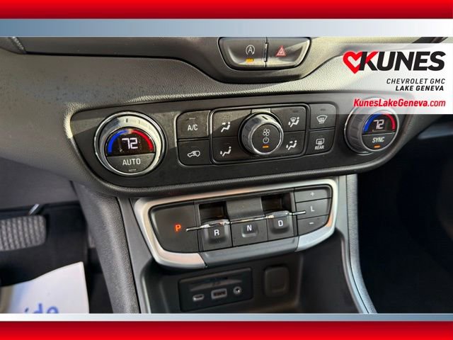 Used 2024 GMC Terrain SLT image 33