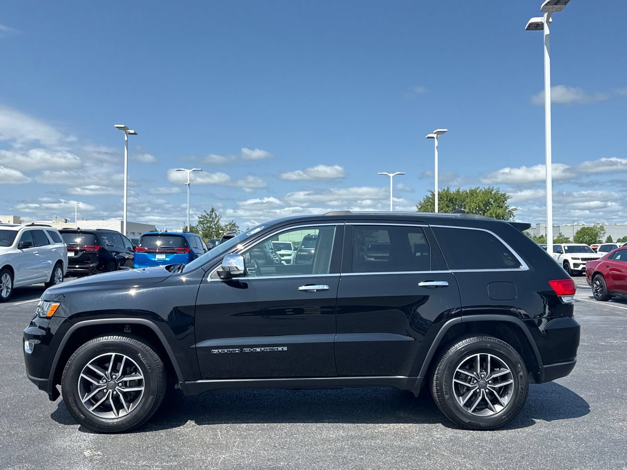 Used 2019 Jeep Grand Cherokee Limited AWD/4WD image 6
