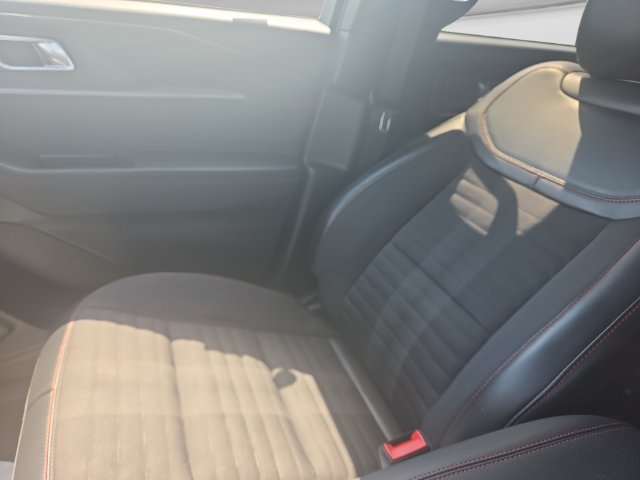 Used 2025 Ford Explorer ST-Line w/ ST-Line Street Pack AWD/4WD image 12