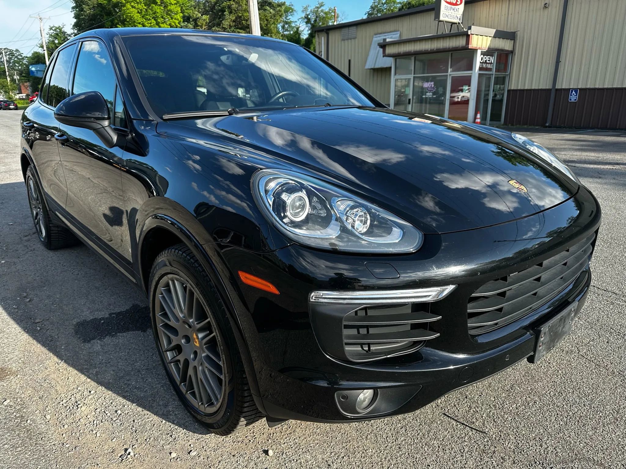Used 2018 Porsche Cayenne AWD/4WD image 4