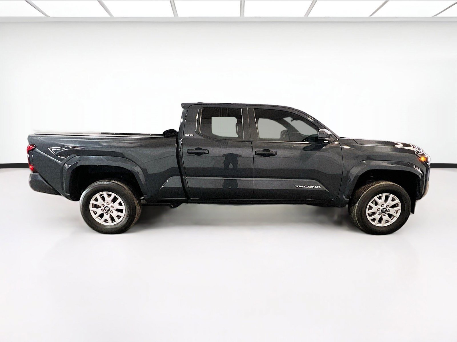 Used 2024 Toyota Tacoma SR5 AWD/4WD image 22
