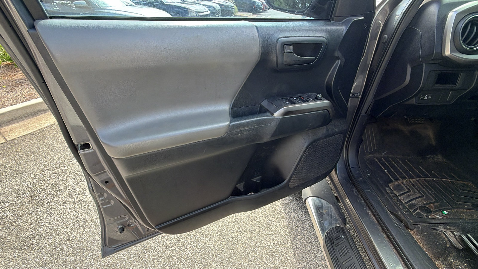 Used 2016 Toyota Tacoma SR5 RWD image 13