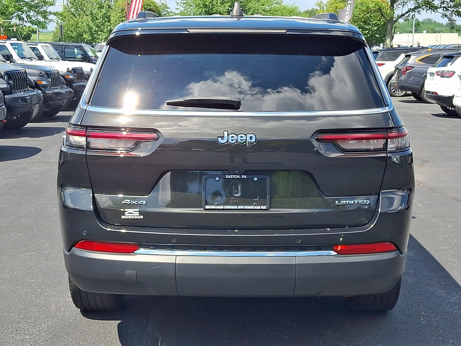 Used 2023 Jeep Grand Cherokee L Limited AWD/4WD image 5