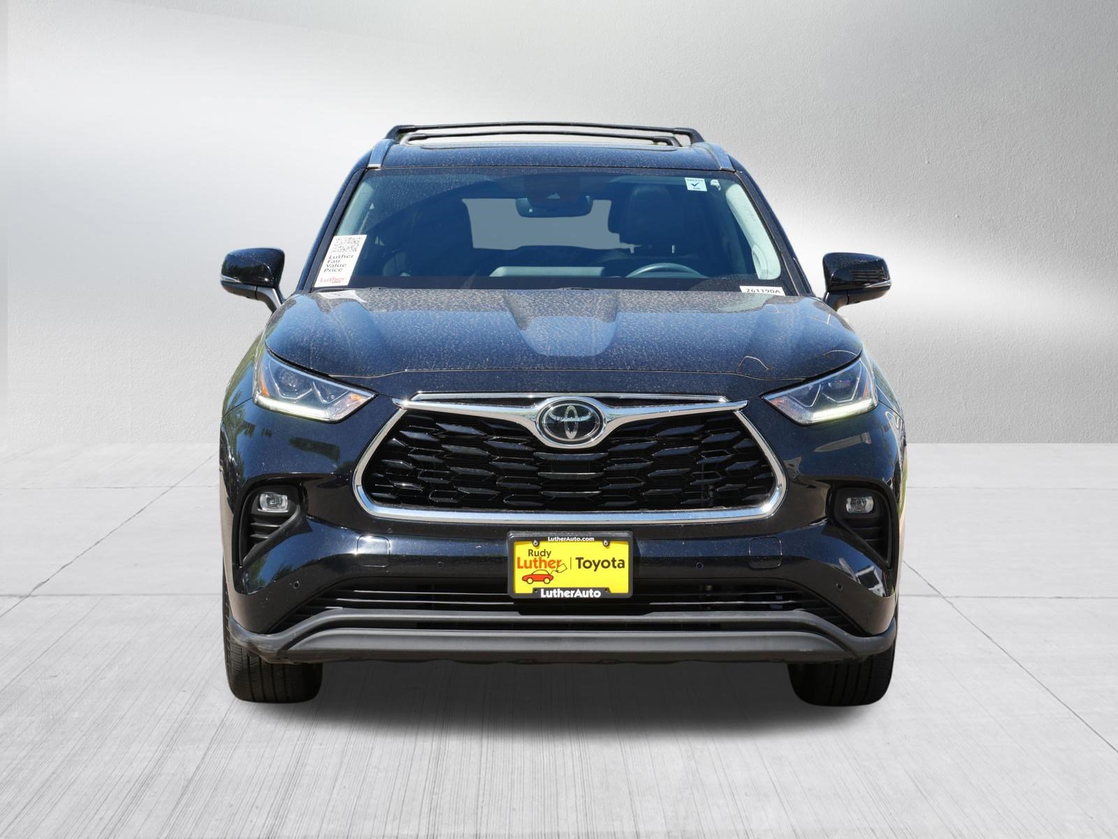 Used 2023 Toyota Highlander Limited AWD/4WD image 2