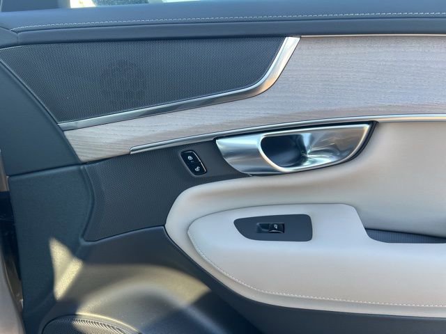 New 2026 Volvo XC90 B6 Plus image 32