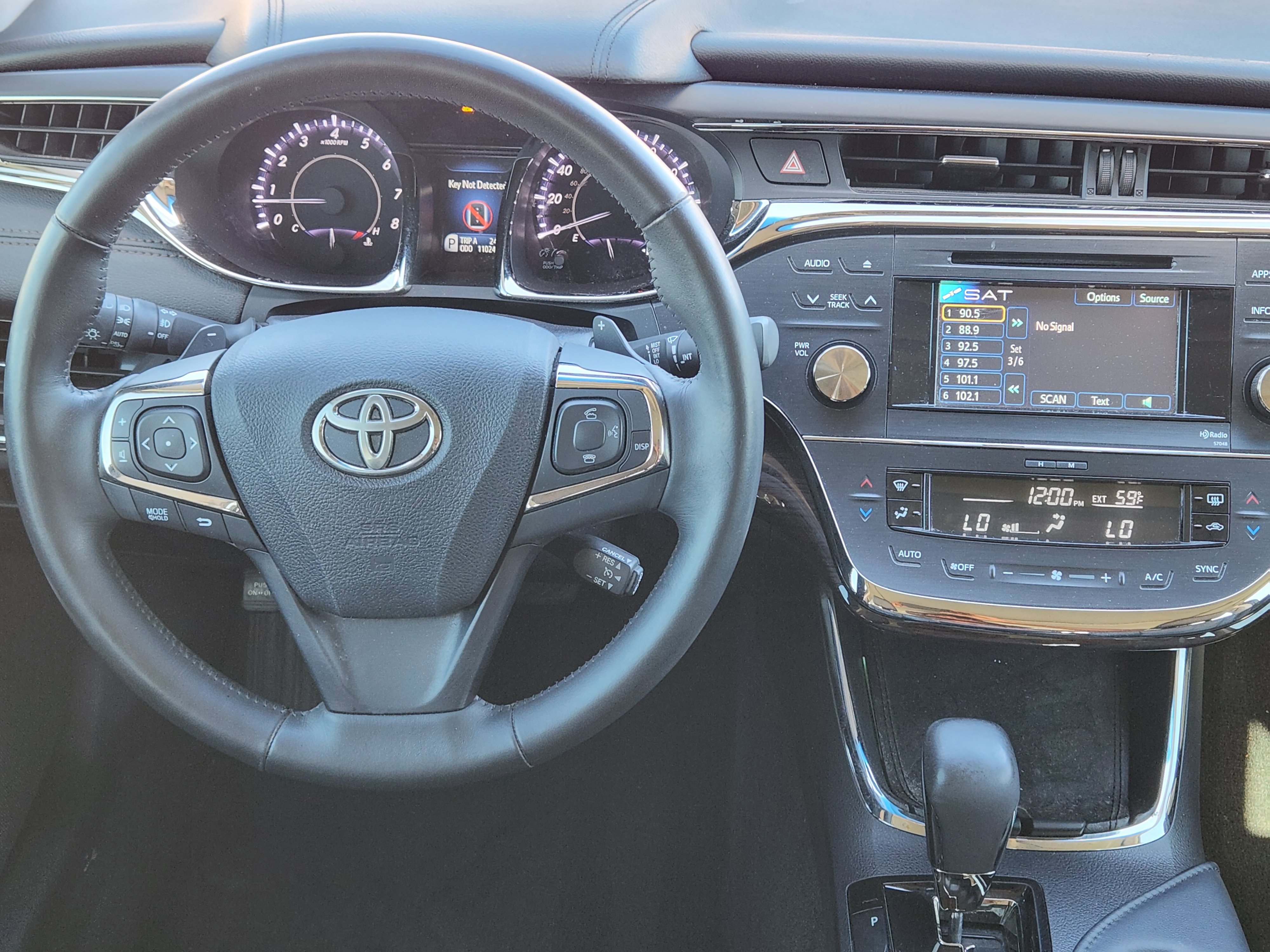 Used 2013 Toyota Avalon XLE image 27