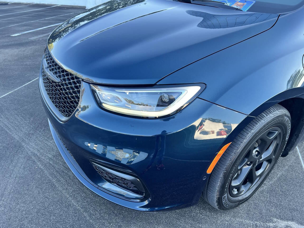 Used 2023 Chrysler Pacifica Touring-L w/ S Appearance Package image 10