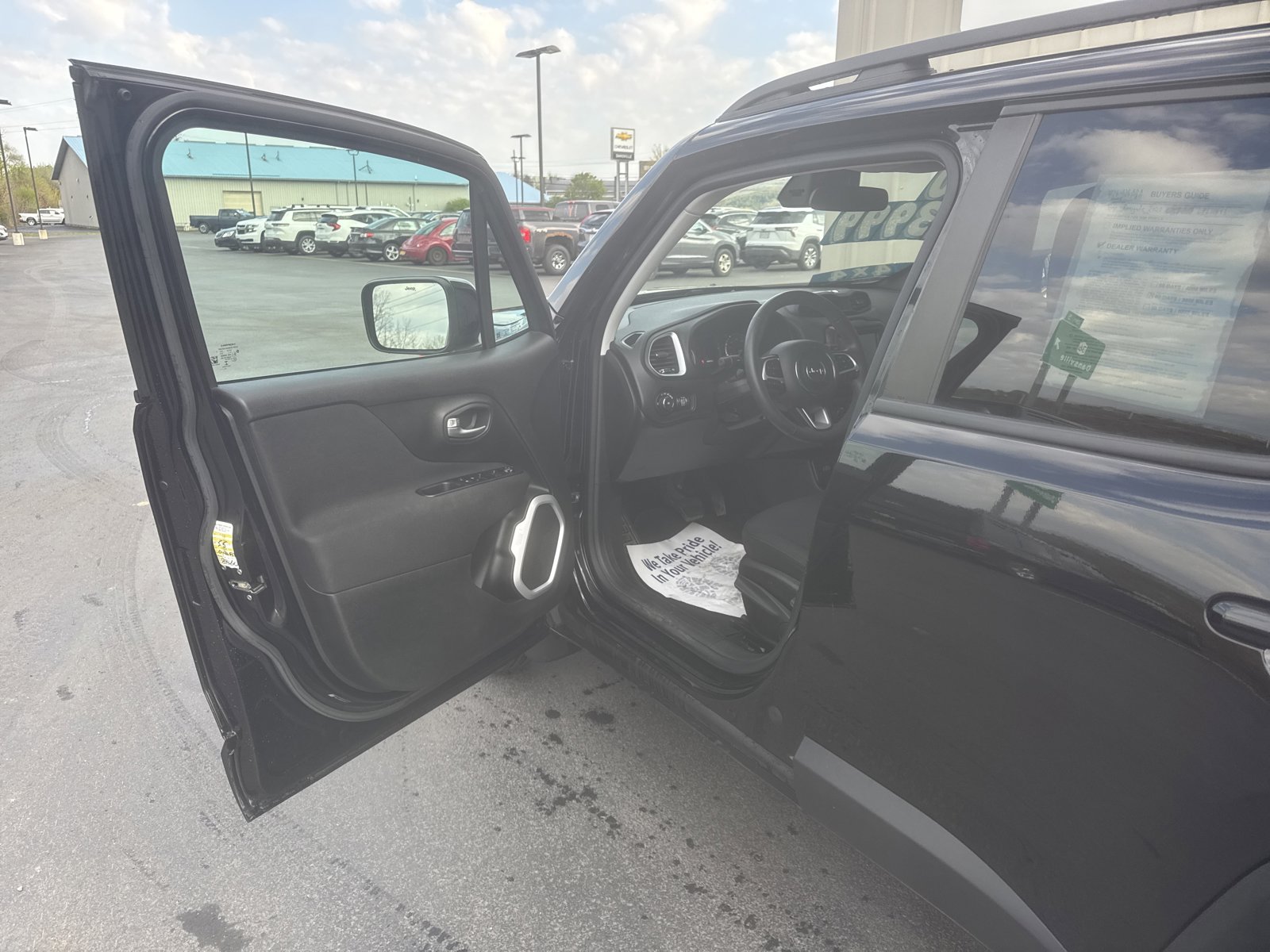 Used 2020 Jeep Renegade Latitude AWD/4WD image 9