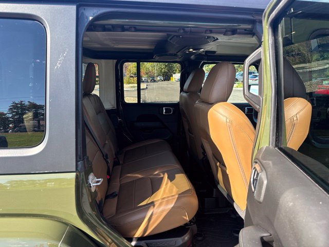Used 2022 Jeep Wrangler Unlimited Sahara w/ Cold Weather Group AWD/4WD image 15
