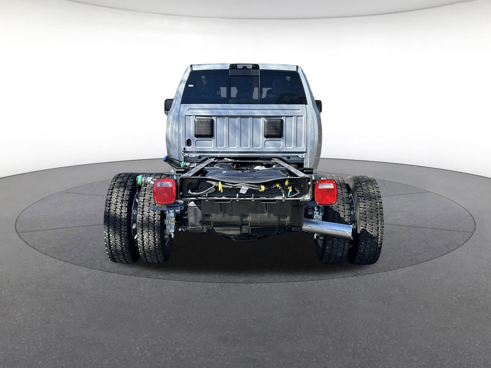 New 2026 RAM 4500 4x4 Crew Cab DRW w/ Laramie Trim Package image 4