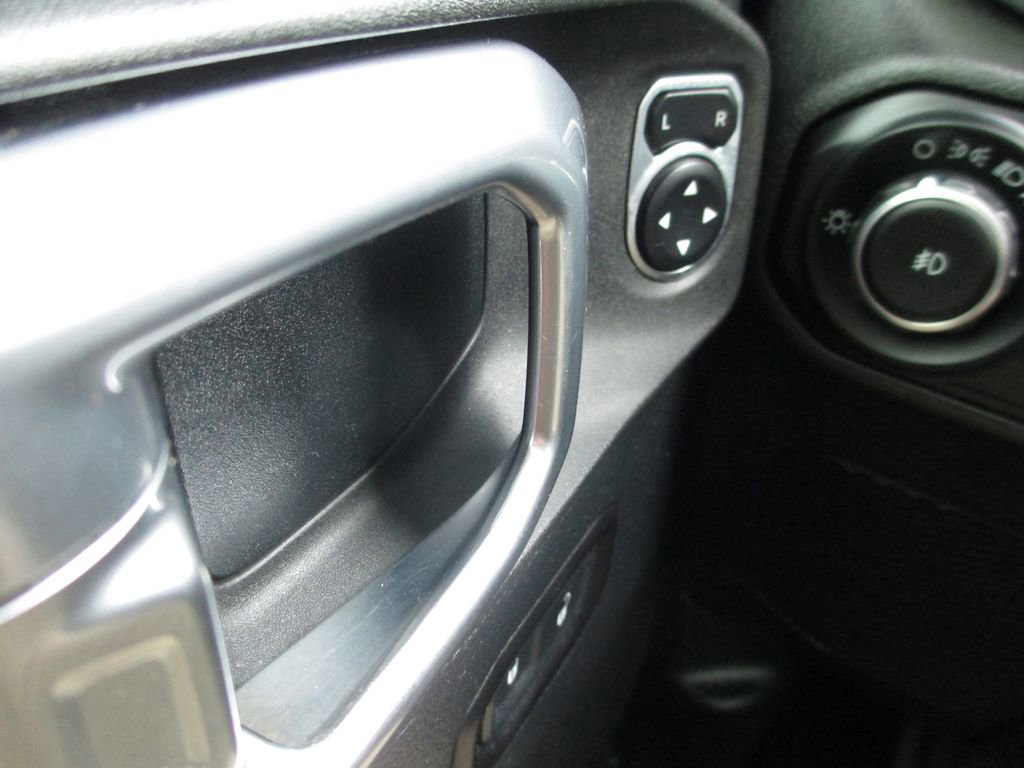 Used 2018 Jeep Wrangler Unlimited Sahara w/ Cold Weather Group image 22