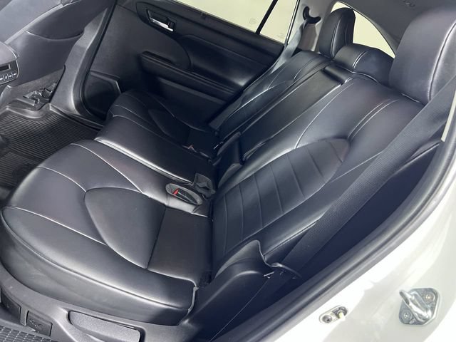 Used 2022 Toyota Highlander XLE AWD/4WD image 26