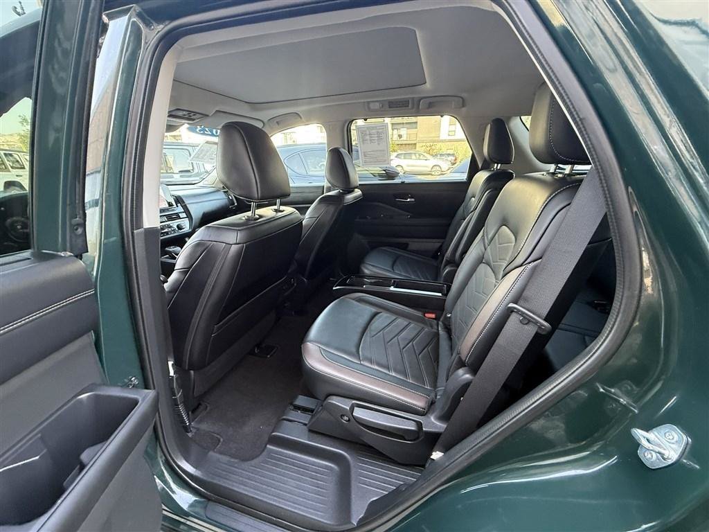 Used 2023 Nissan Pathfinder Platinum AWD/4WD image 21