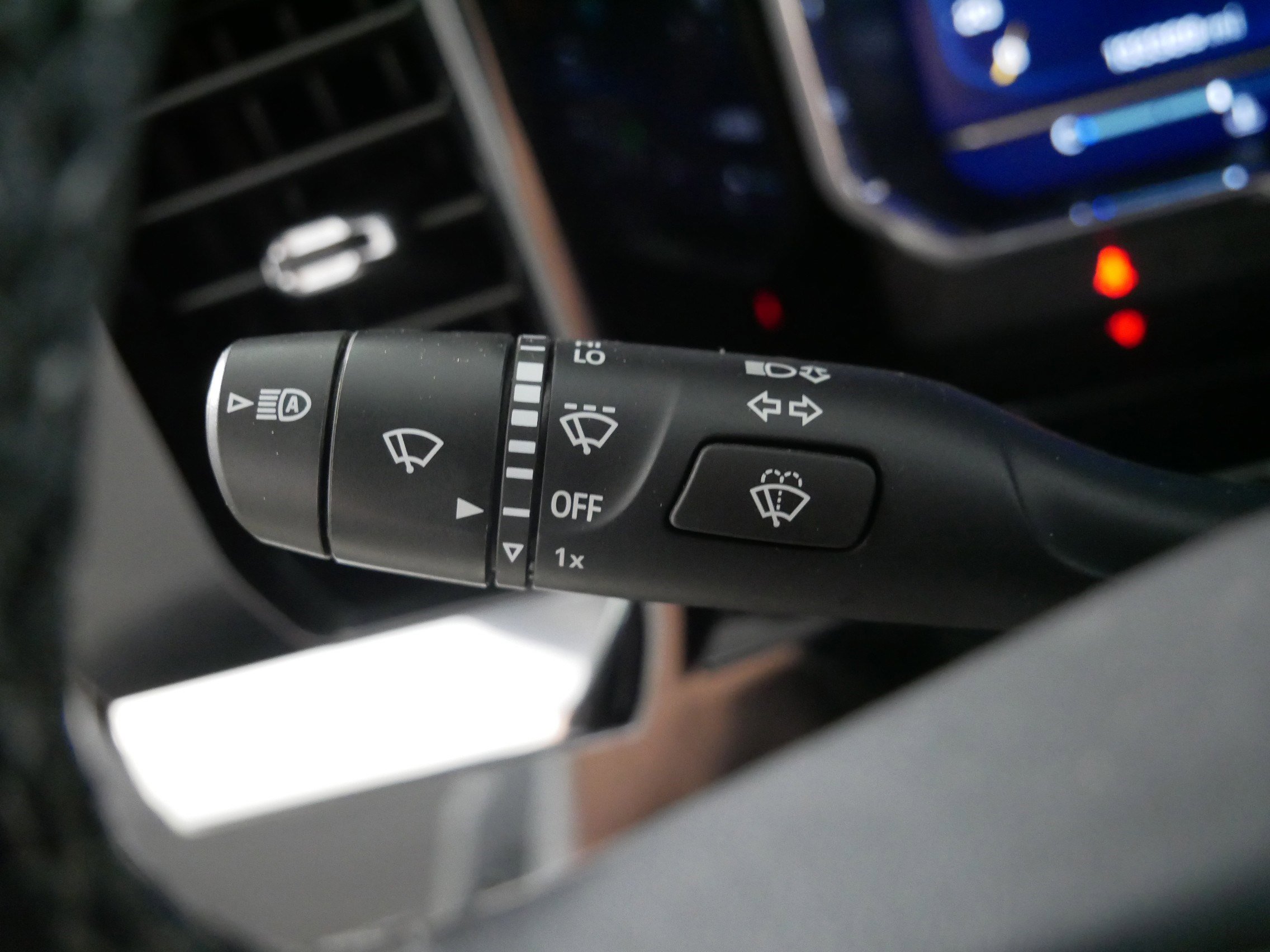 Used 2022 Chevrolet Silverado 1500 LT w/ Z71 Off-Road Package image 31