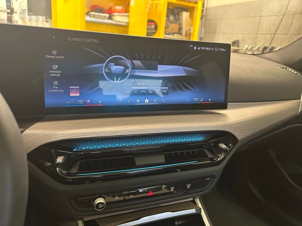 Used 2025 BMW 330i xDrive 330i xDrive w/ Convenience Package image 29