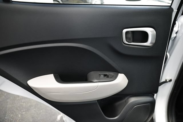 Certified 2025 Hyundai Venue SEL FWD image 21