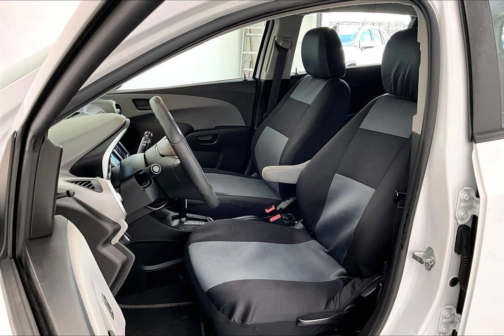 Used 2020 Chevrolet Sonic LT image 34