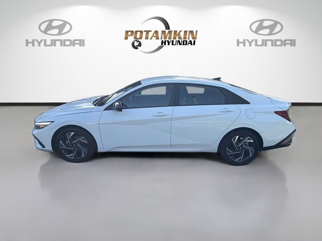 Certified 2025 Hyundai Elantra Sport FWD image 8