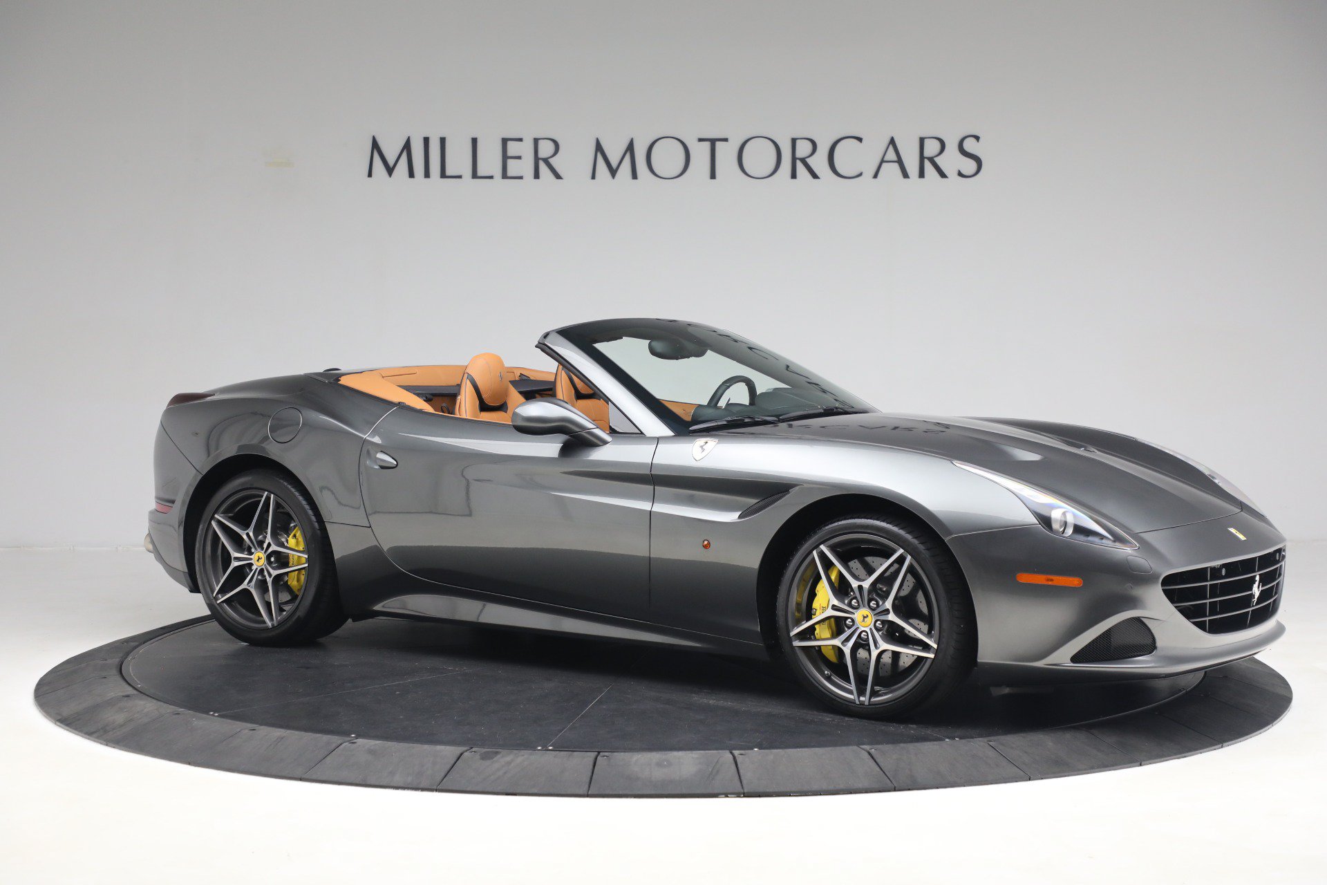 Certified 2017 Ferrari California T RWD image 9