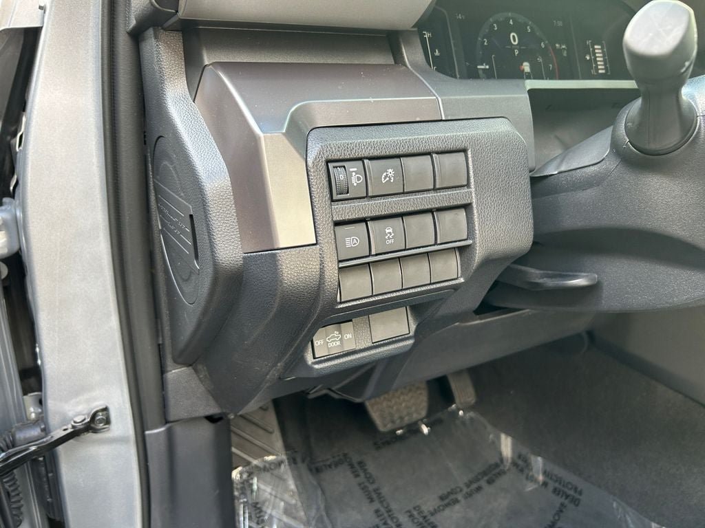 Used 2025 Toyota Tacoma SR5 AWD/4WD image 19