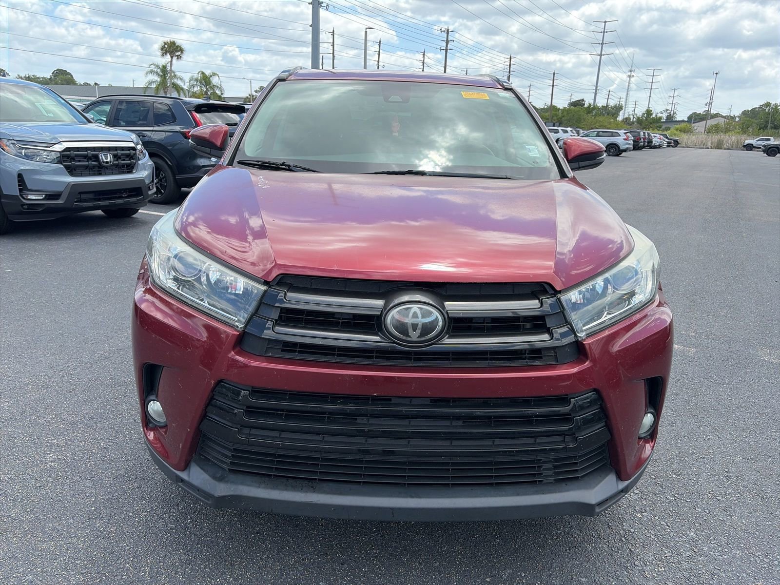 Used 2018 Toyota Highlander SE image 2