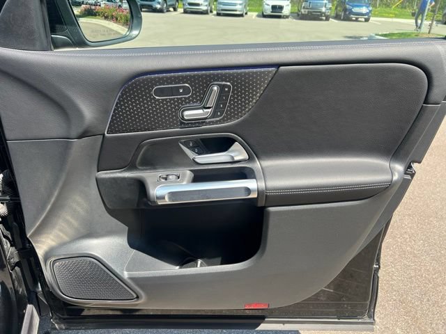 Used 2025 Mercedes-Benz GLB 250 4MATIC image 10