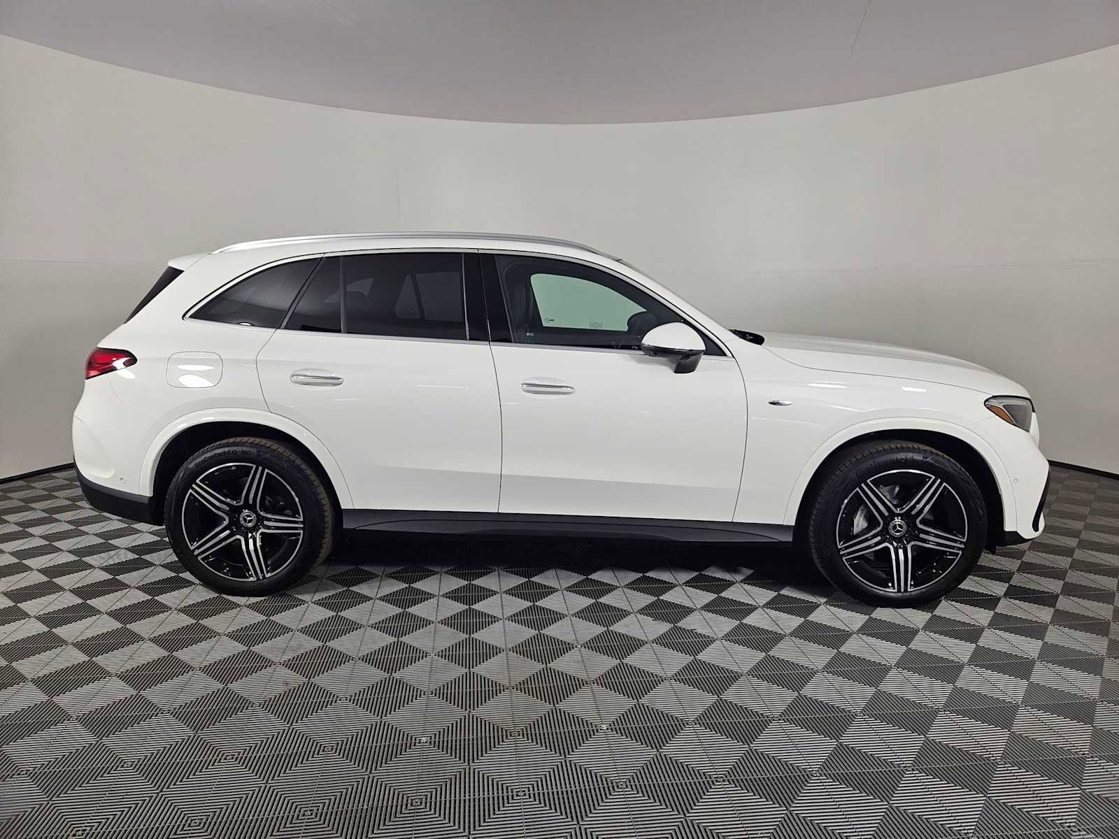 New 2025 Mercedes-Benz GLC 350e 4MATIC image 6