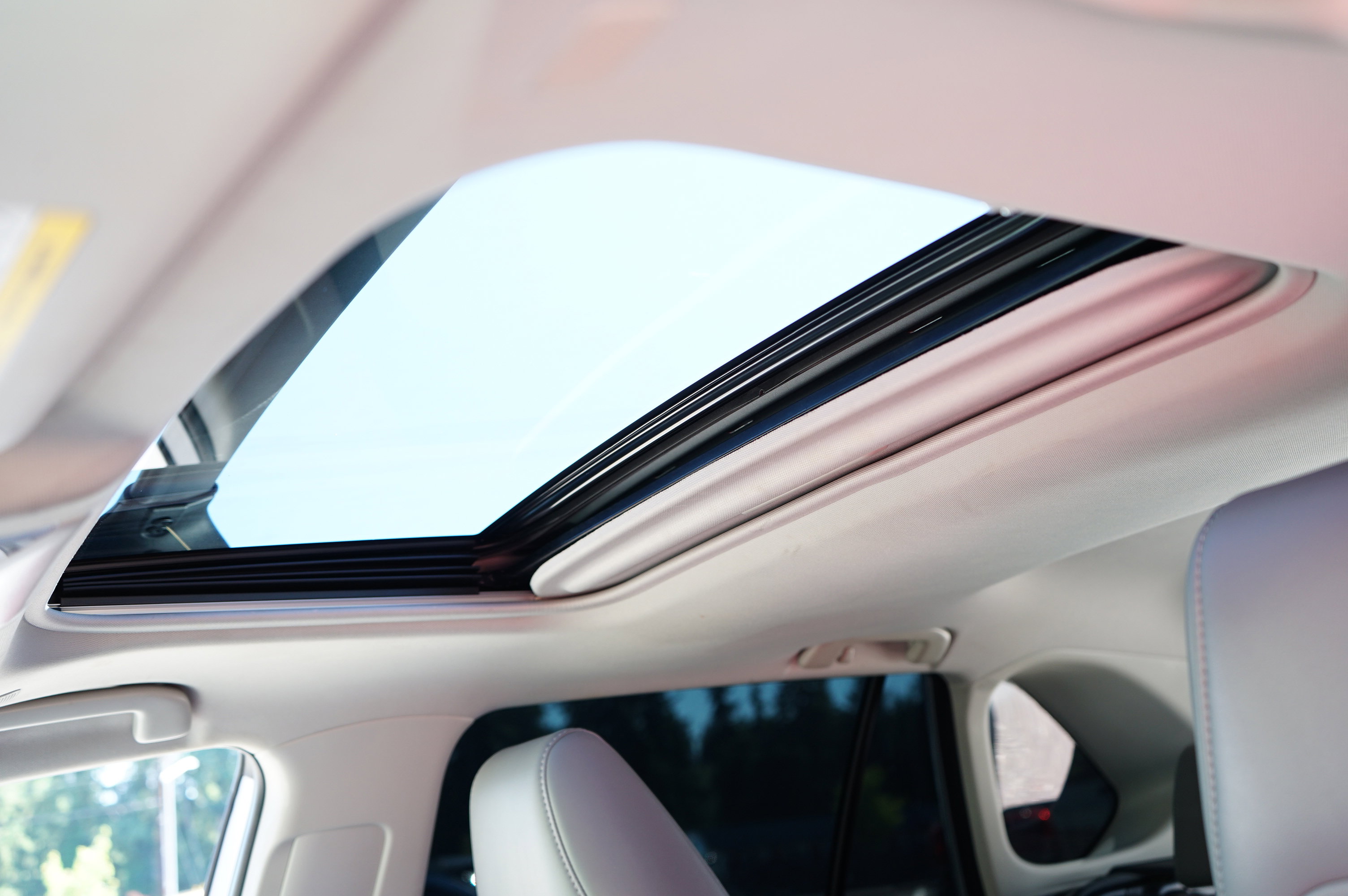 Used 2023 Toyota RAV4 XLE Premium image 12