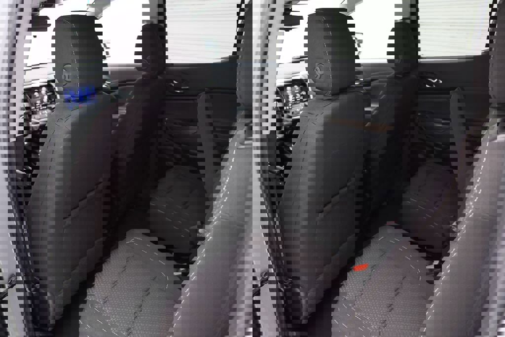 Used 2023 GMC Acadia SLE w/ Driver Convenience Package image 11