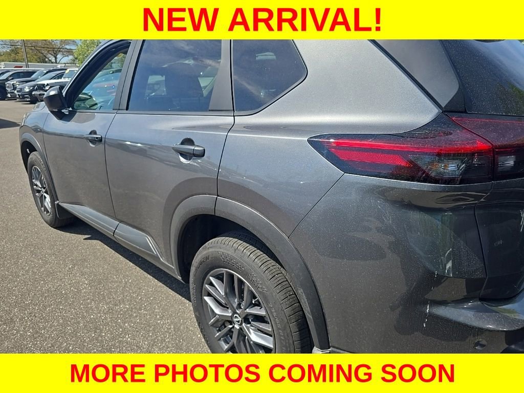 Used 2025 Nissan Rogue S AWD/4WD image 12