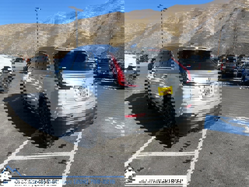 Used 2022 Cadillac XT4 Luxury w/ Cold Weather Package image 5