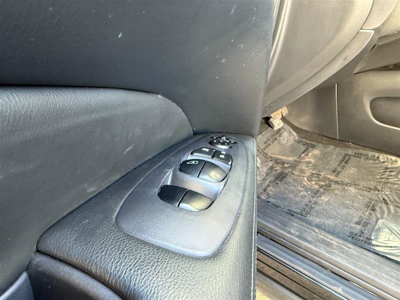 Used 2018 Nissan Pathfinder S AWD/4WD image 16