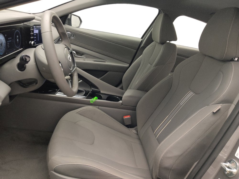 Used 2022 Hyundai Elantra SEL w/ Convenience Package FWD image 17