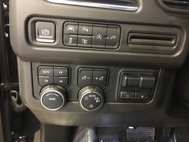 Used 2022 Chevrolet Tahoe LT w/ Luxury Package image 36