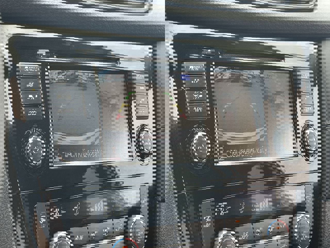 Used 2019 Nissan Rogue SL w/ Premium Package image 27