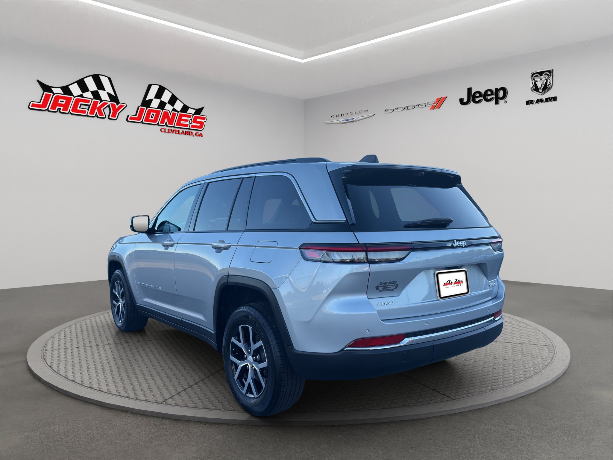 Used 2024 Jeep Grand Cherokee Limited w/ Luxury Tech Group II AWD/4WD image 7