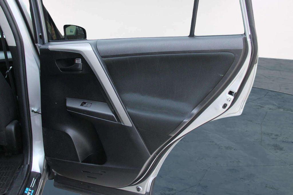 Used 2016 Toyota RAV4 LE image 27