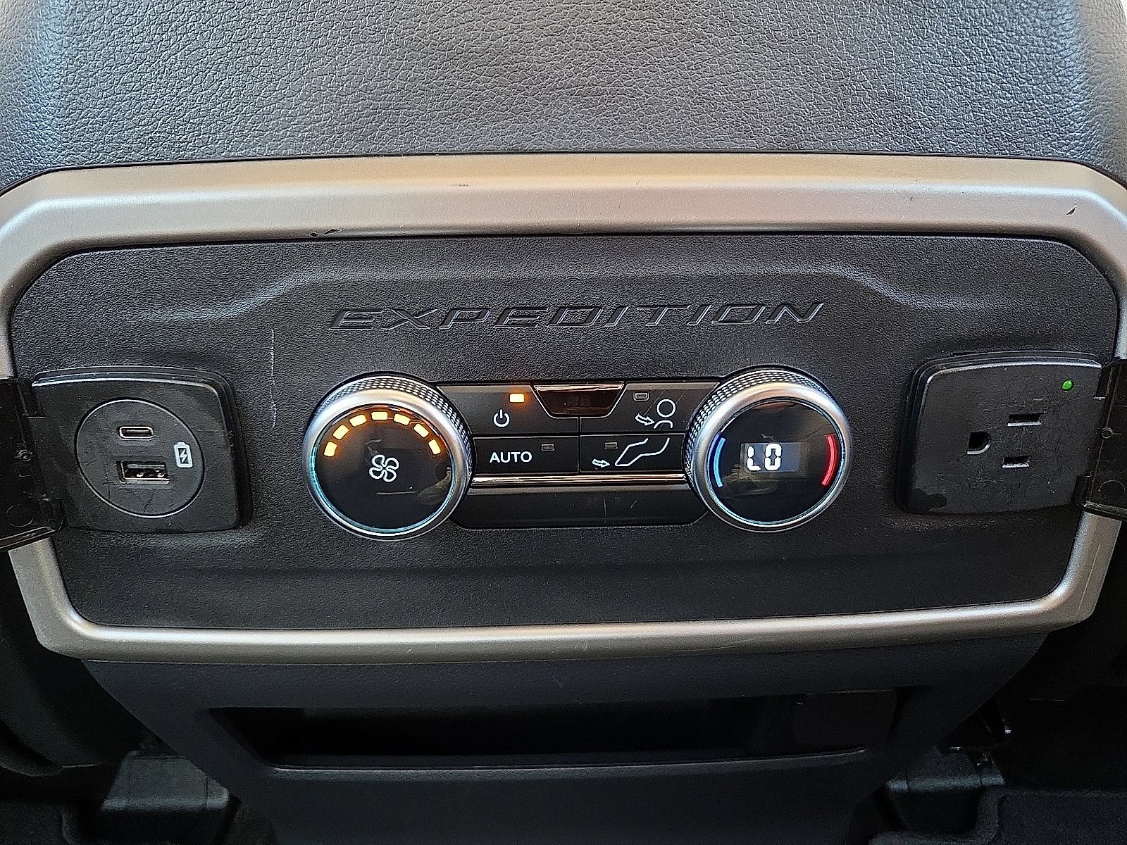 Used 2023 Ford Expedition XLT RWD image 11