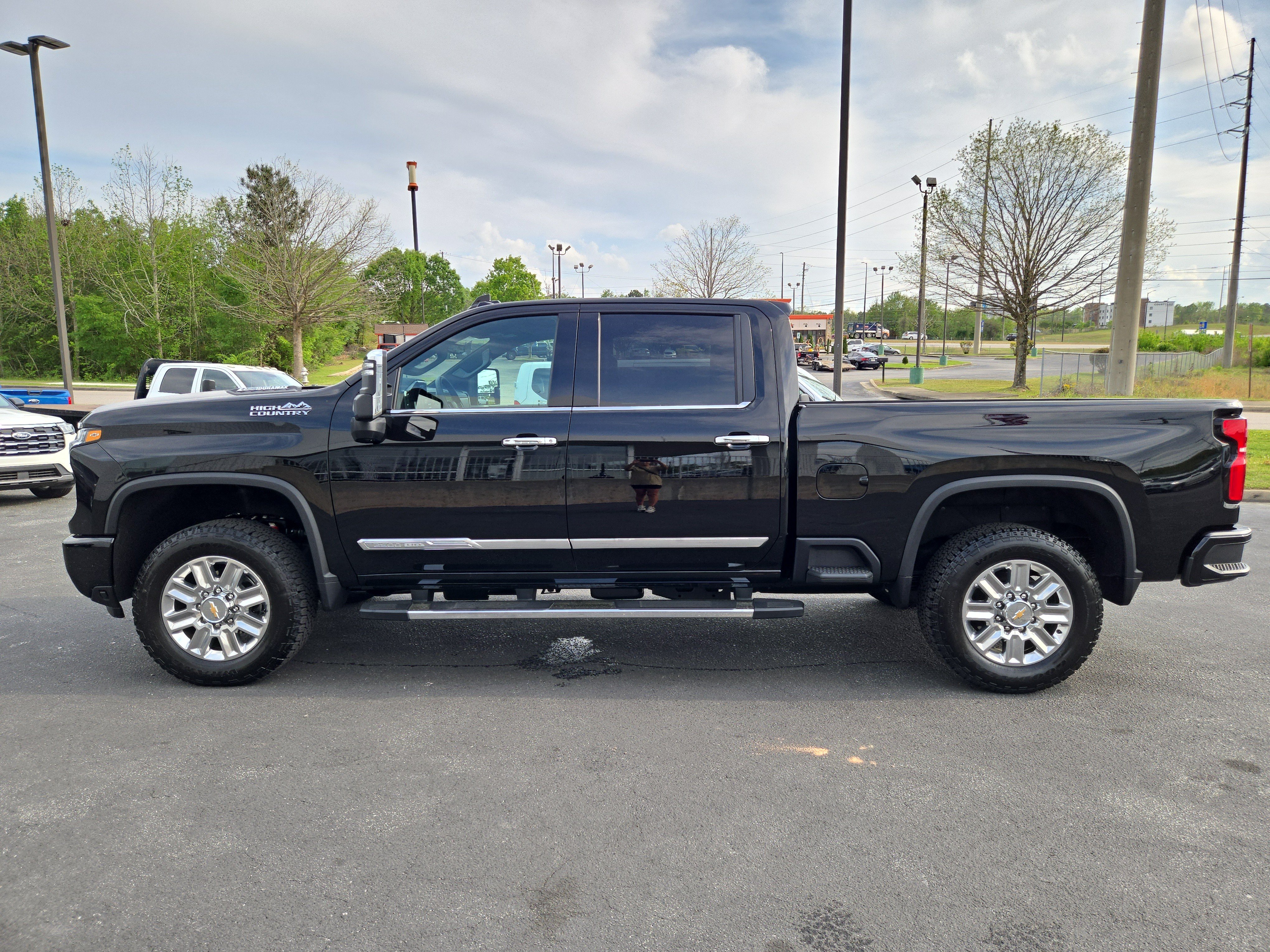 Used 2025 Chevrolet Silverado 2500 High Country w/ Technology Package AWD/4WD image 12