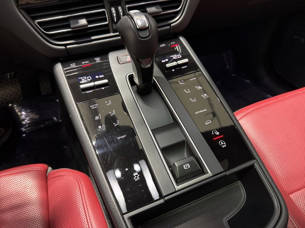 Used 2025 Porsche Macan Turbo image 19