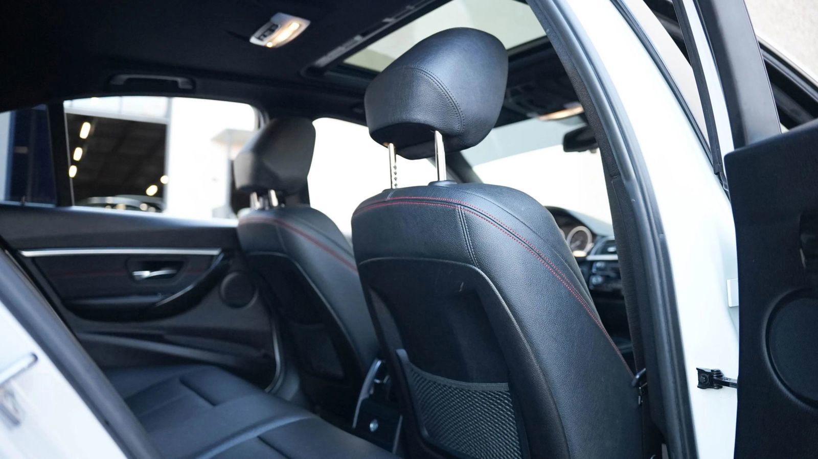 Used 2018 BMW 330i xDrive Sedan w/ Convenience Package image 29