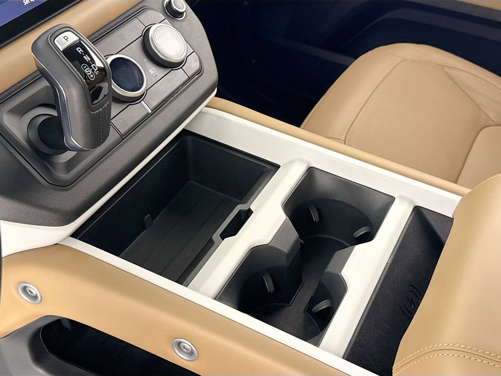 Used 2025 Land Rover Defender 110 S image 21