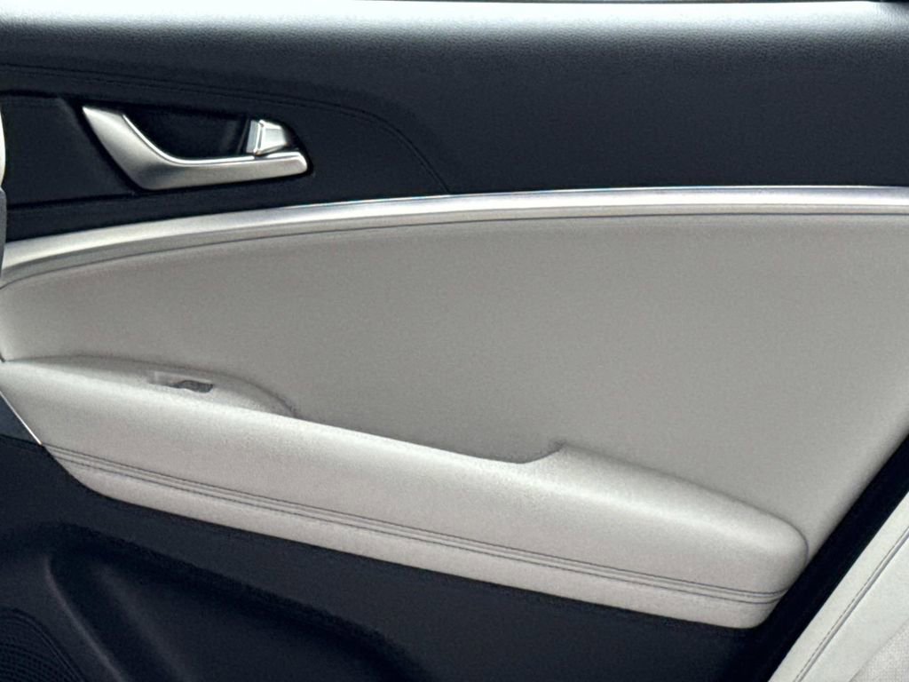 Used 2023 Genesis G70 2.0T RWD image 14