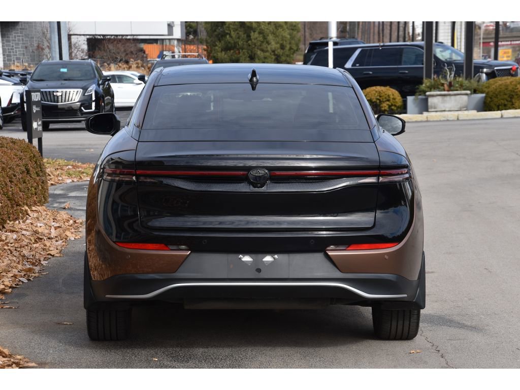 Used 2024 Toyota Crown Platinum image 5