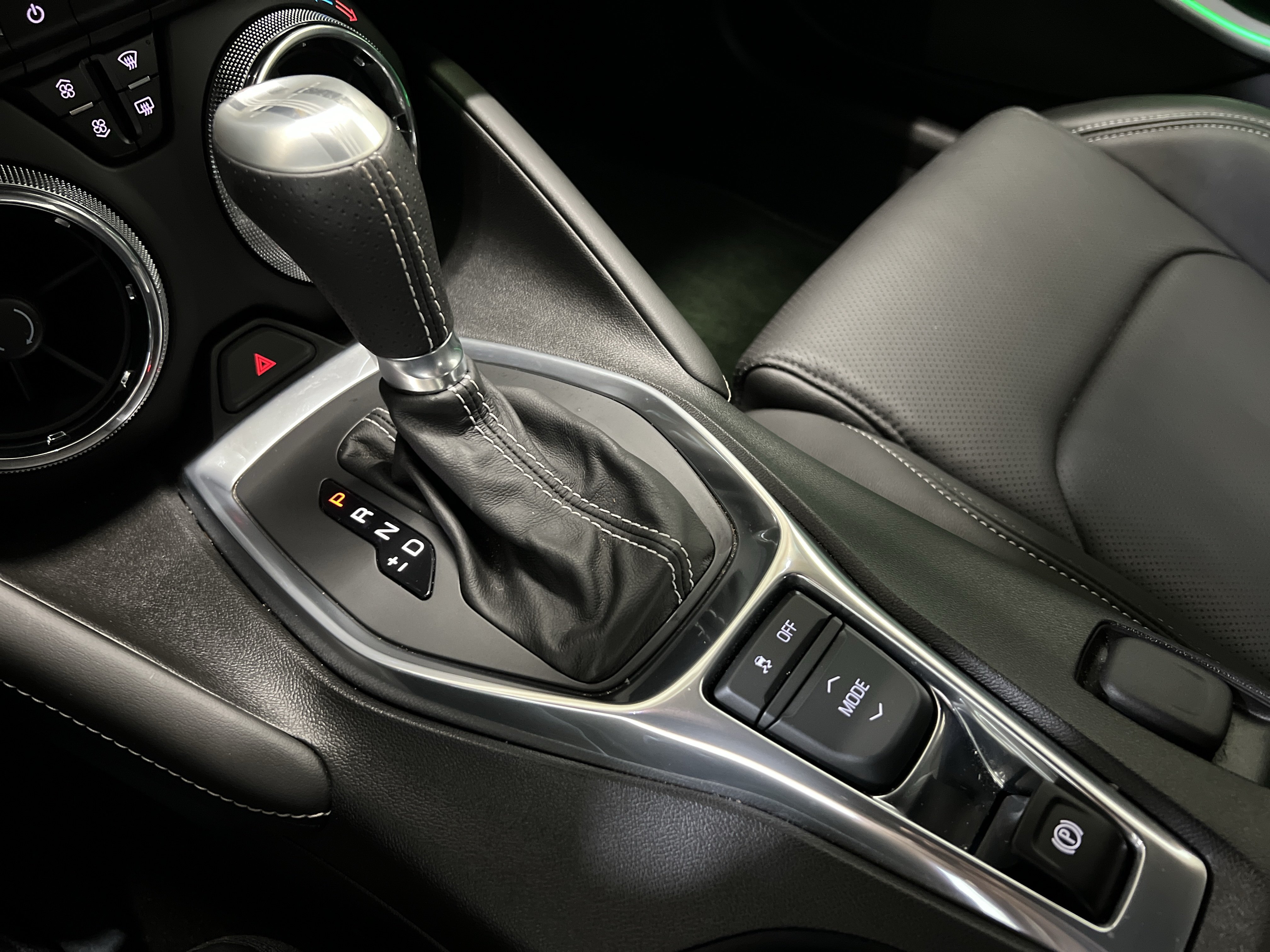 Used 2017 Chevrolet Camaro LT RWD image 21