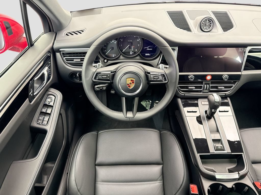 Used 2026 Porsche Macan AWD/4WD image 13