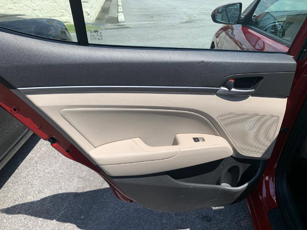 Used 2017 Hyundai Elantra SE image 14