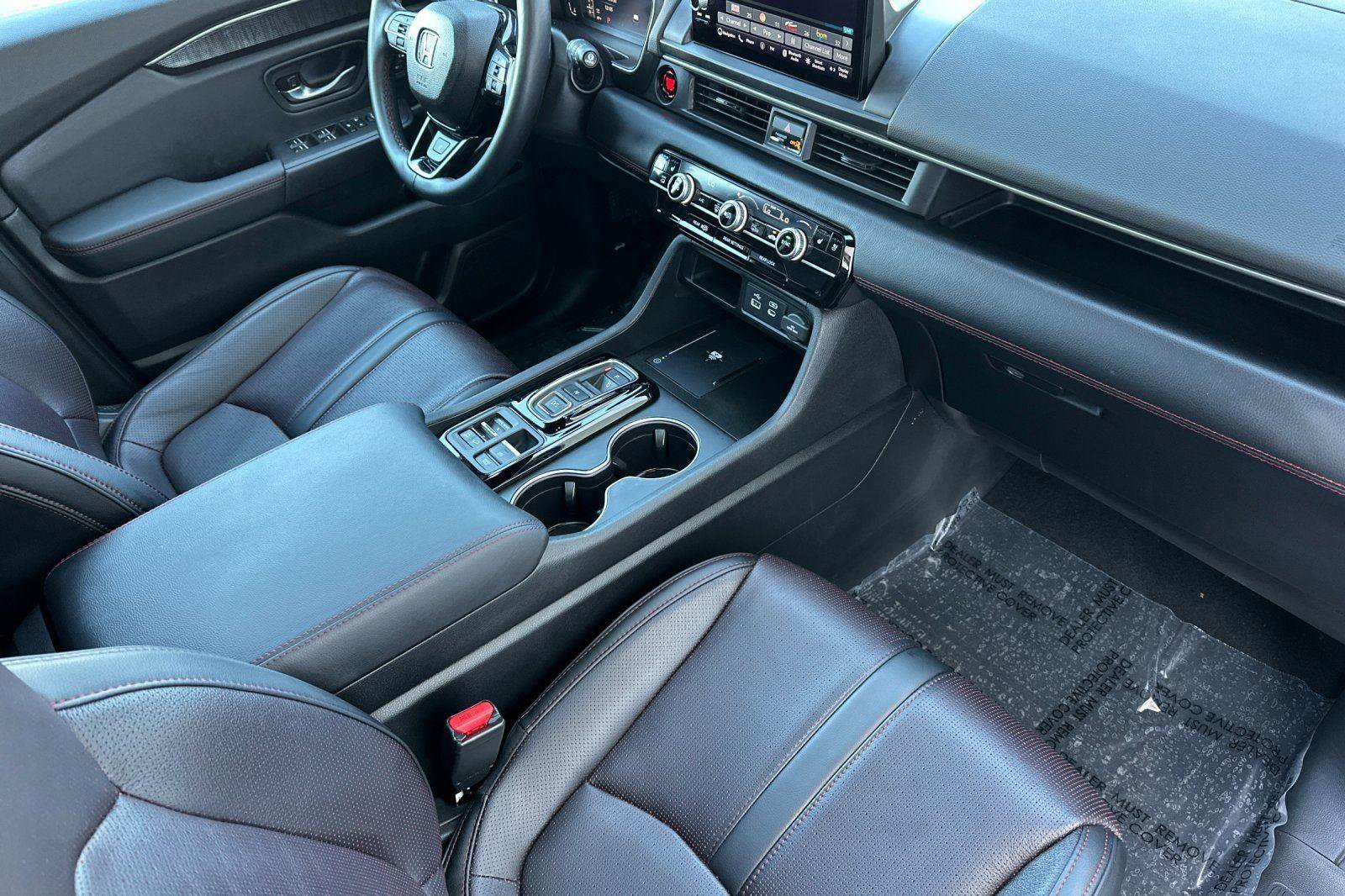 Certified 2025 Honda Pilot Black Edition image 16