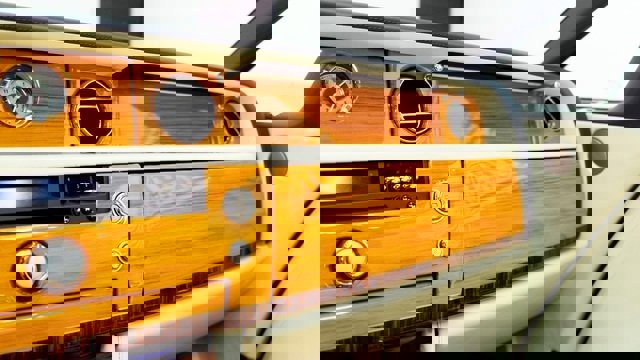 Used 2011 Rolls-Royce Phantom Drophead Coupe image 28